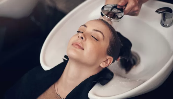 Care sunt pașii pentru un scalp sănătos?